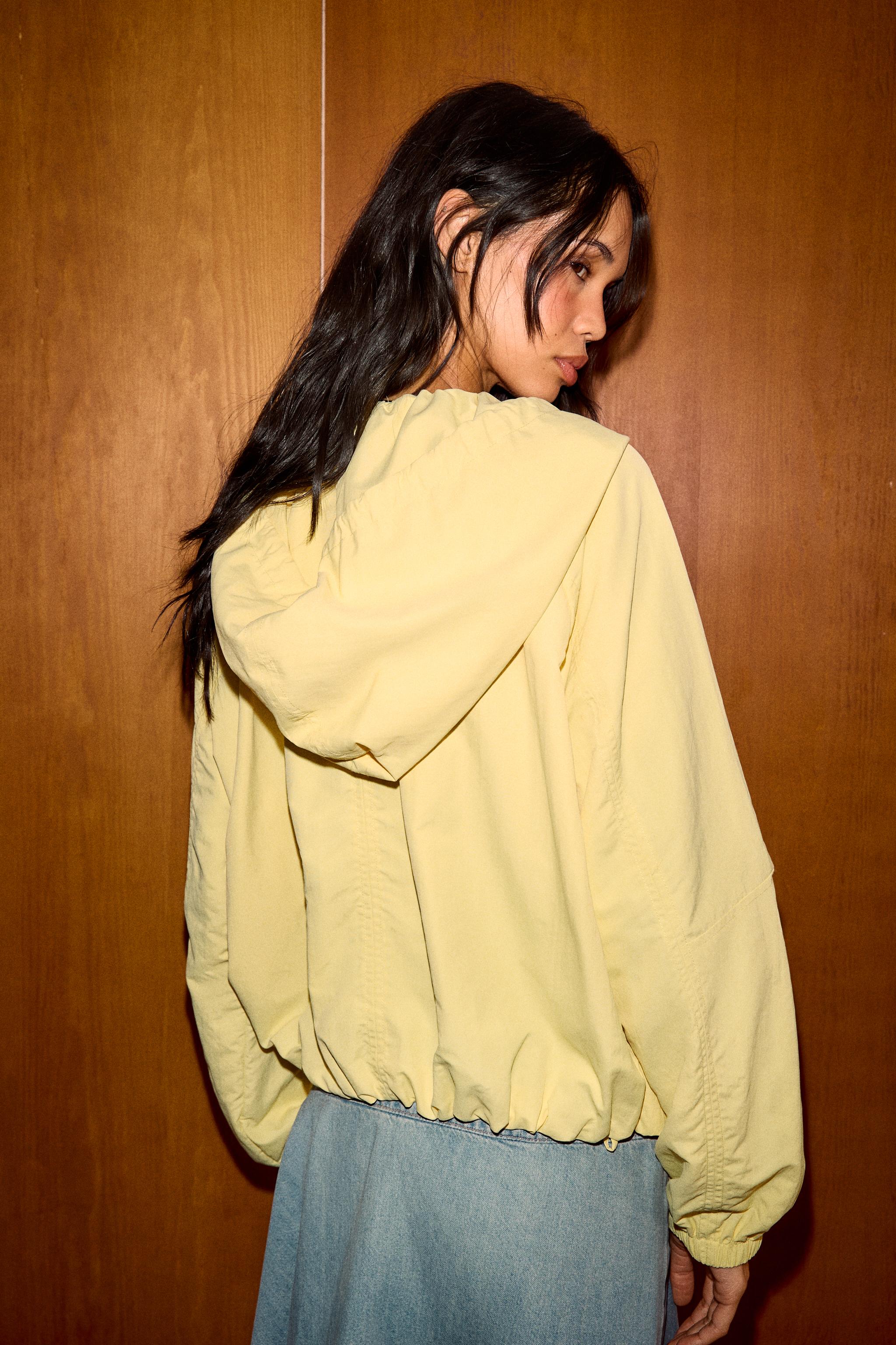 VESTE EN NYLON AVEC LACETS